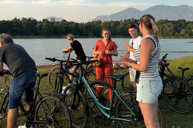 Bike or E-Bike Tour Tirana: Highlights & Grand Park Guided Cycle - Why a bicycle is a smart way to see Tirana