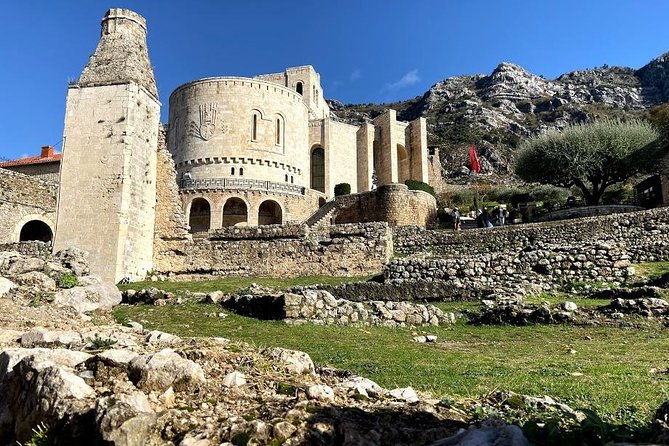 Kruja castle, the old Bazaar & Sarisalltik- Departure from Tirana - Your 90 minutes of free time in Kruja