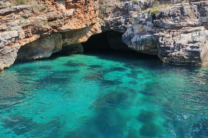 Private 6 H Boat Dafina Bay & Bear's Bay - Haxhi Ali Cave and the first water stop