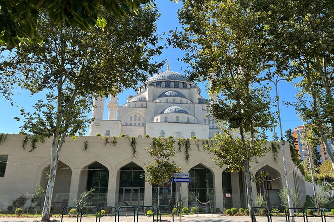 Quick Tour of Tirana - Walking Deshmoret e Kombit Boulevard