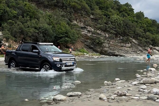 Sarande: Permet 4x4 Tour, Rafting and Thermal baths - Lunch and four hours in Permet