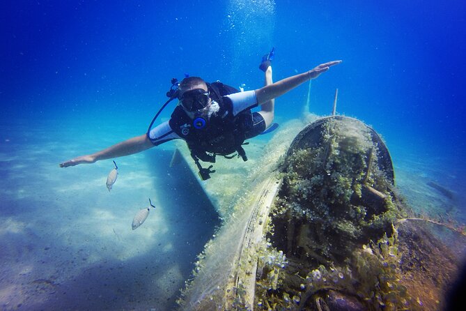Scuba Diving in MIG-21 wreck - Why It Works for Underwater Photography