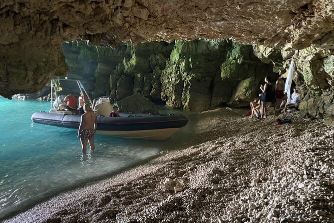 Speed Boat Tour to National Park and Grama Bay - Llovizi Beach and the long afternoon stop