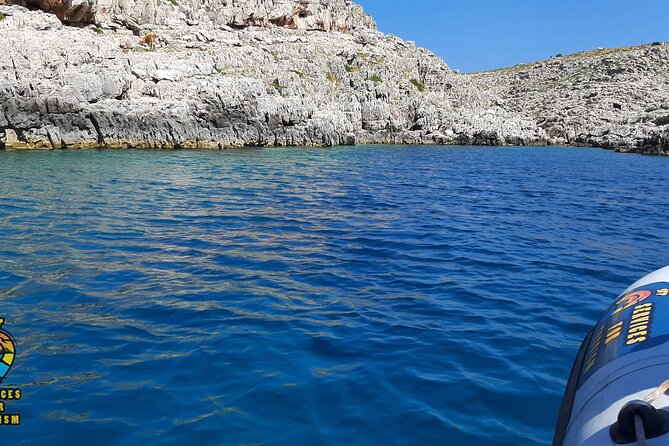 Speed Boat Tour to Secret Beaches - What the guide adds to the day