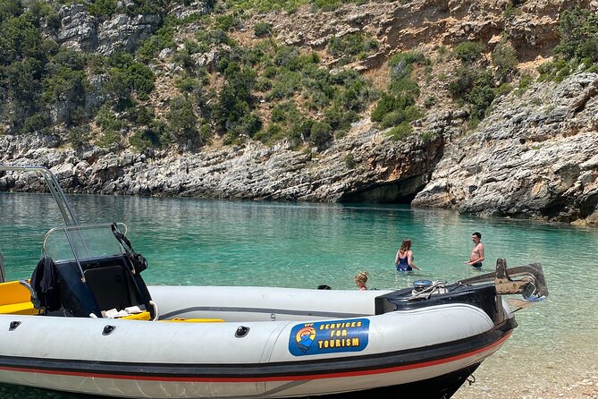 Speed Boat Tour to Secret Beaches - The busy beach stop and why expectations matter