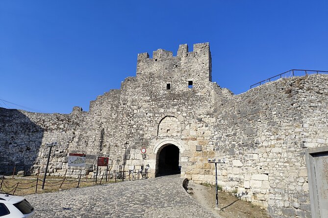 Tirana to Berat By Eden: Private day trip - Walking inside Berat Castle