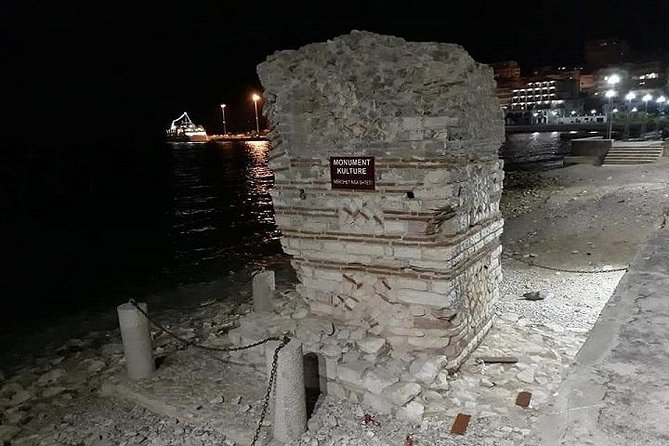 Tour of Saranda - Saranda Embankment and the Onhezmus gate